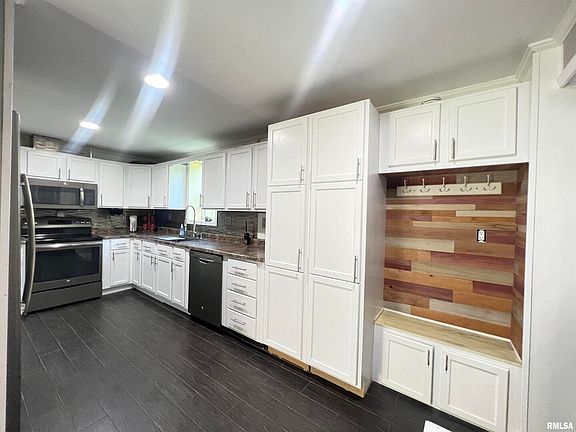 4th image of 885 Lakeview Dr