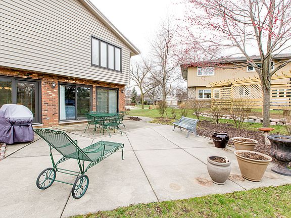 4th image of 223 Woburn Ln