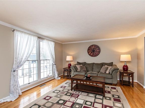 4th image of 3254 Pineview Dr