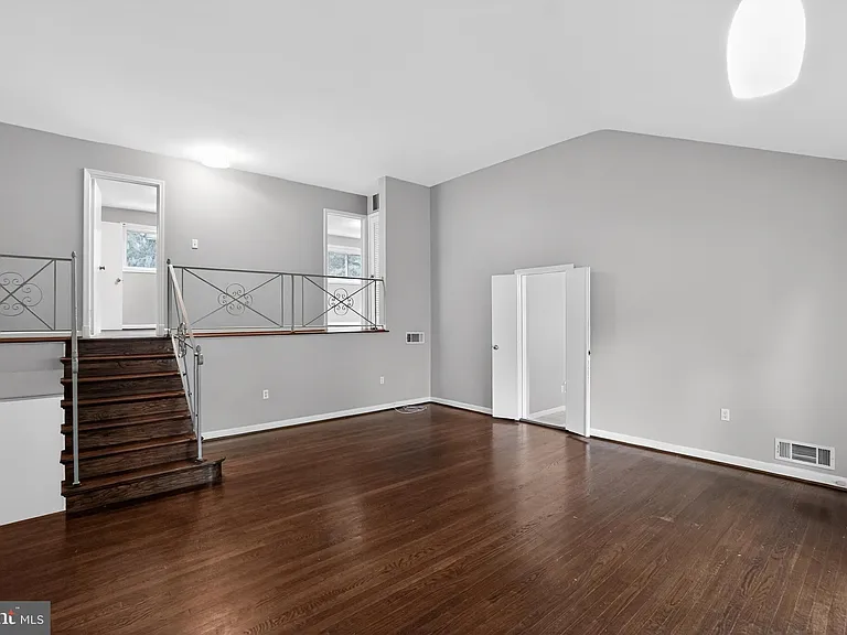 9211 E Parkhill Dr — Photo 3