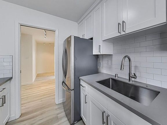 3rd image of 1737 Jackson St #305