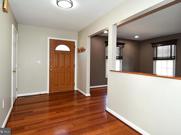 2nd image of 1048 Windrush Ln #39