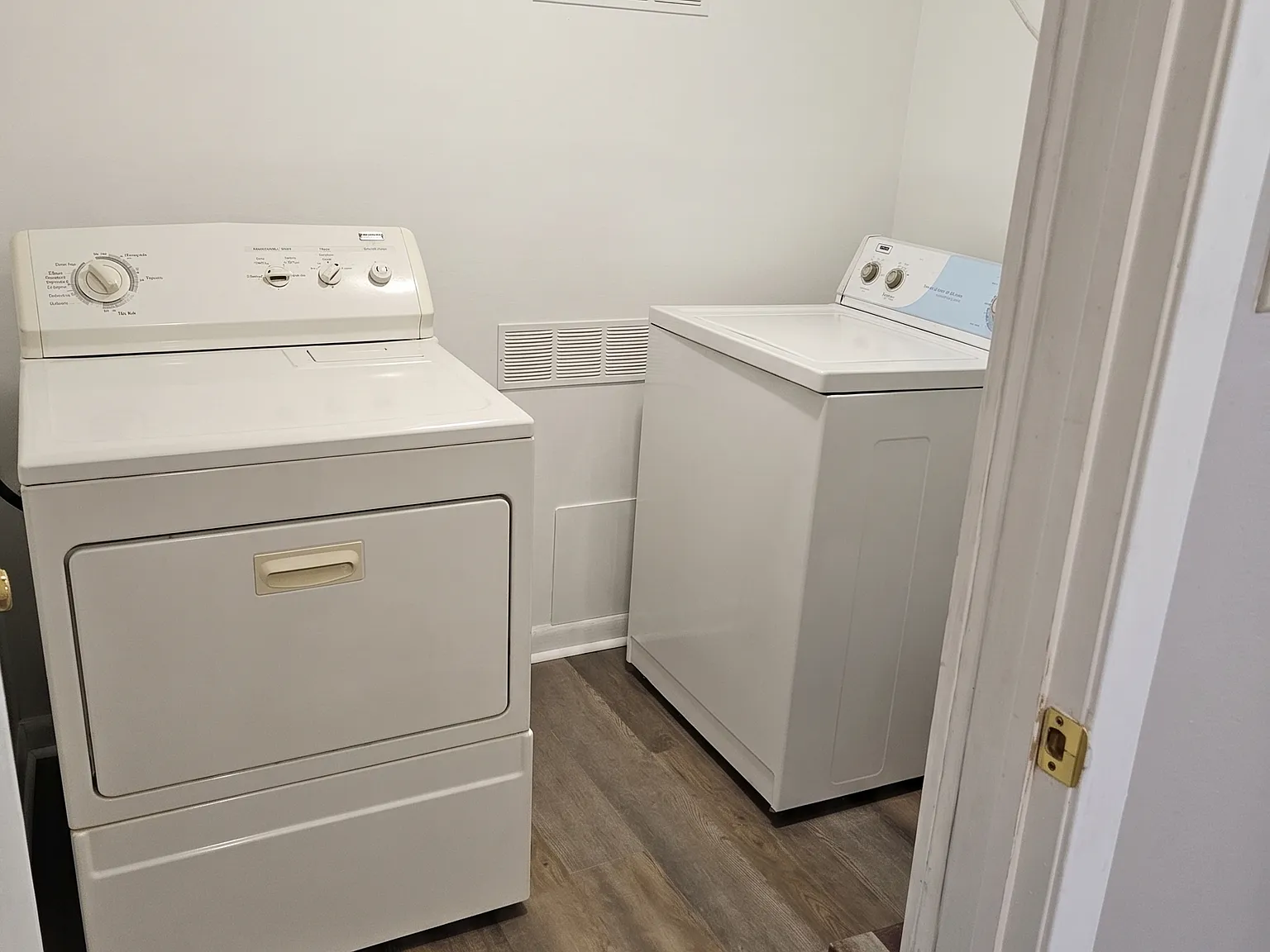 2 bed, 768 sqft, $1,300 — Photo 4