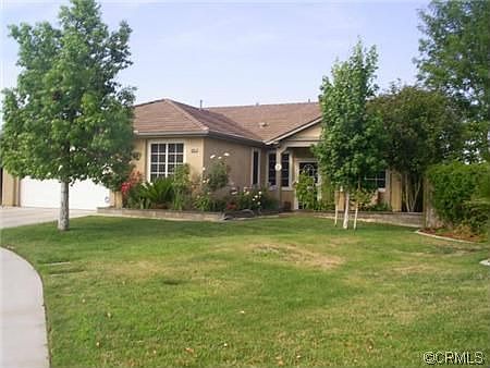 Nice single story house.
