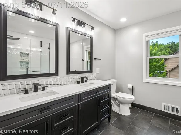 6423 Southampton Dr, Clarkston, MI 48346