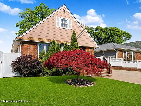 2nd image of 259 Seidman Ave