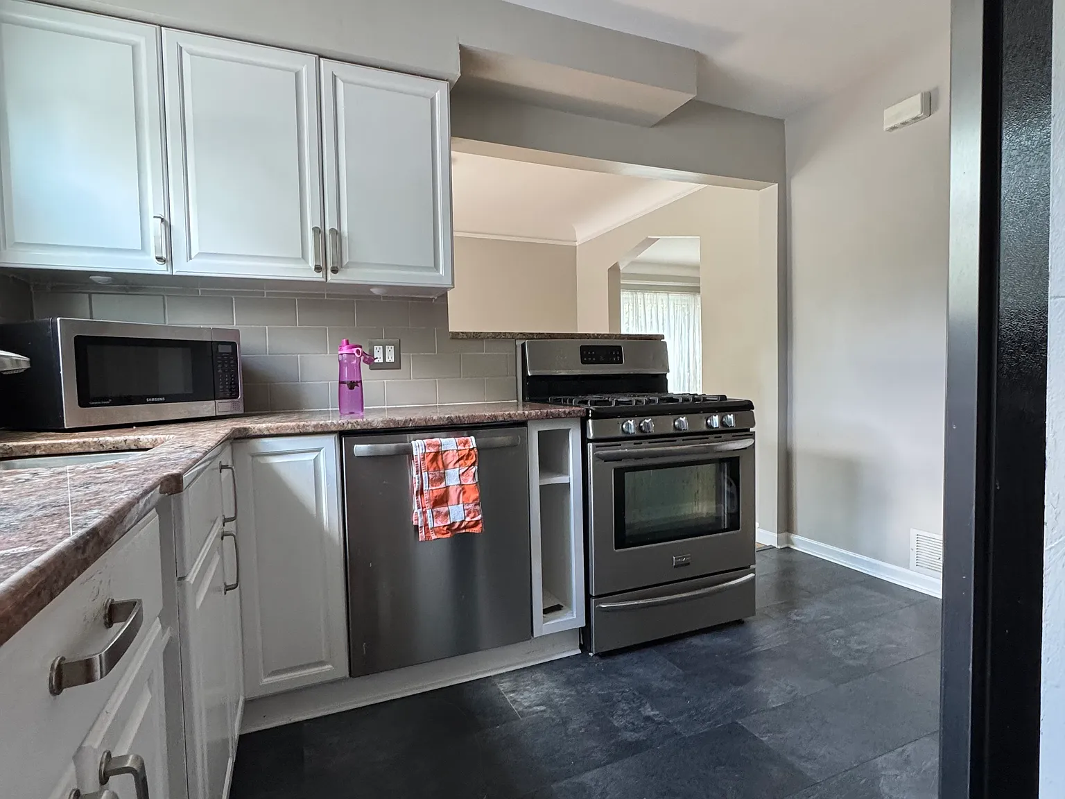 3 bed, 1082 sqft, $2,200 — Photo 4