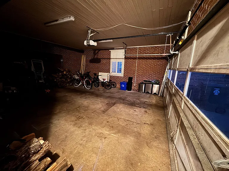 906 Crescent Cir — Photo 29