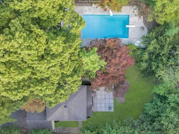 39 Beveridge Rd, Mahwah, NJ 07430