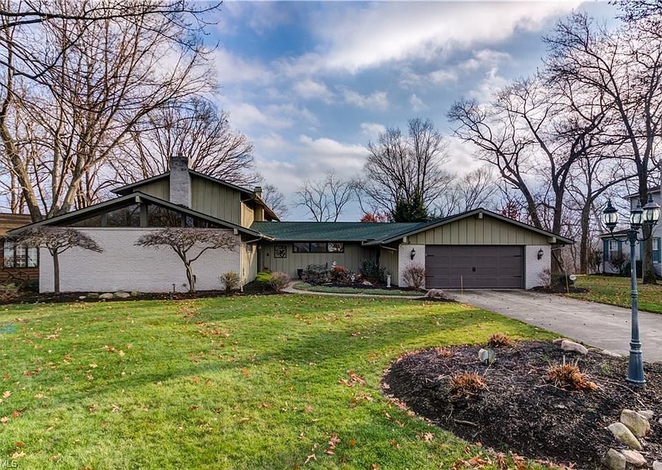 1st image of 120 Windbrook Dr