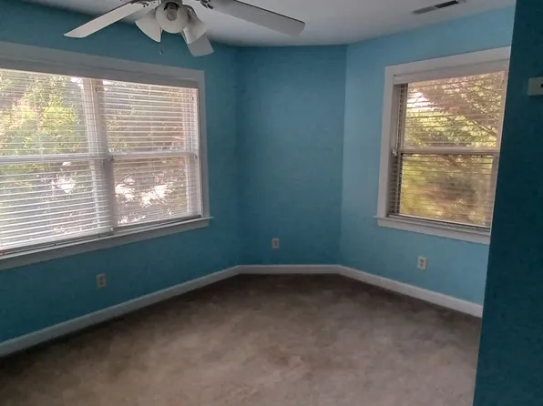 1270 Chatham Rdg, Charlottesville, VA 22901