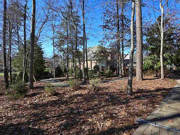 5th image of 173 Broad Leaf Ct #382