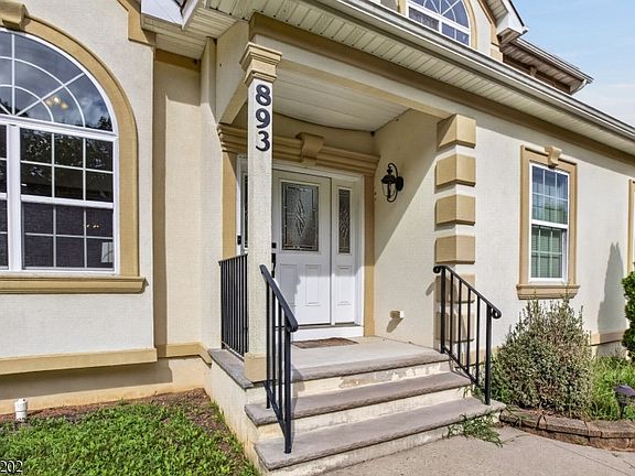 2nd image of 893 Lakehurst Ave