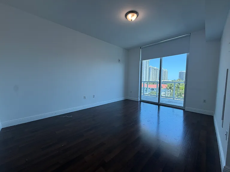 3030 NE 188th St #509 — Photo 8