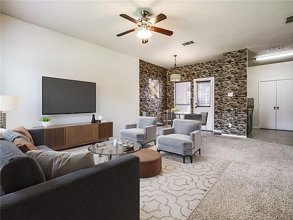5th image of 2309 Homewood Ln