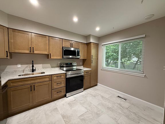 3rd image of 21 Copley Ct