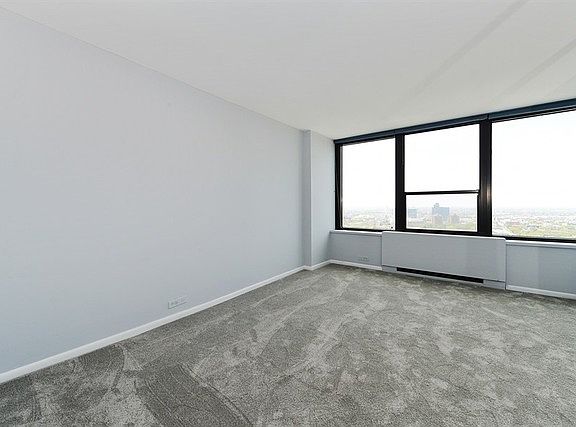 5th image of 1560 N Sandburg Ter #3115J