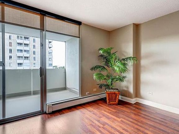 4th image of 1250 N Humboldt St APT 902