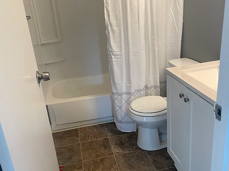 303 NW Cary St #303 — Photo 11