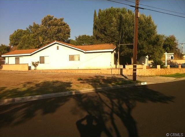 2nd image of 1888 Valencia St