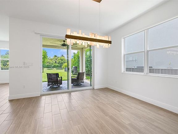 2nd image of 4048 Veleiros Ave #4048