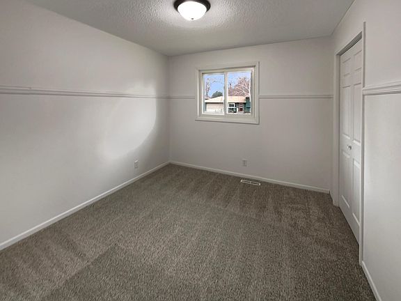 4th image of 901 Oak Ridge Point NE