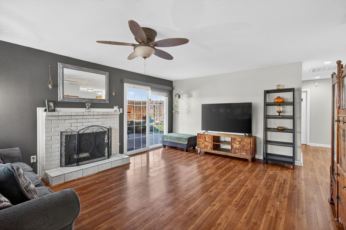 next background image