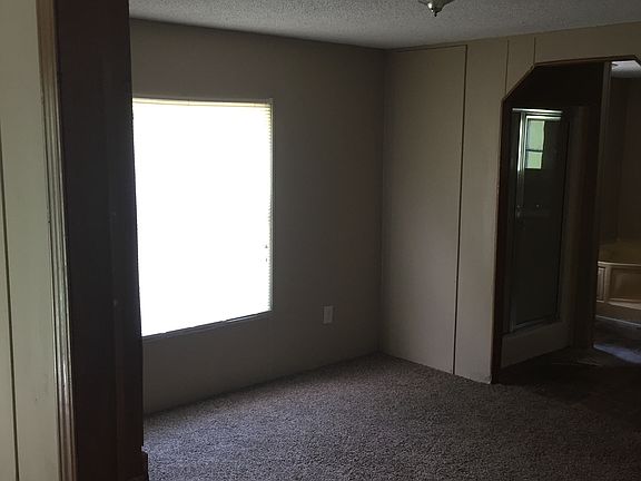 4th image of 249 Lakeshore Dr