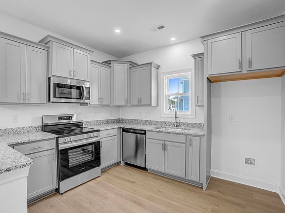 3rd image of 277 Peeler Cir