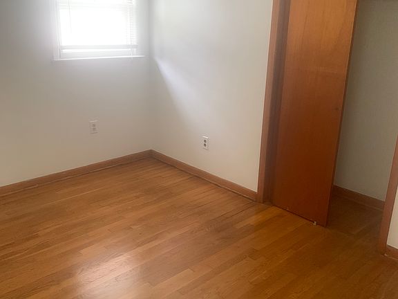 5th image of 10 Emerson Ave
