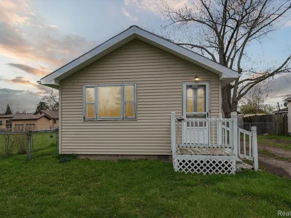 3084 Lakeview Blvd, Monroe, MI 48162
