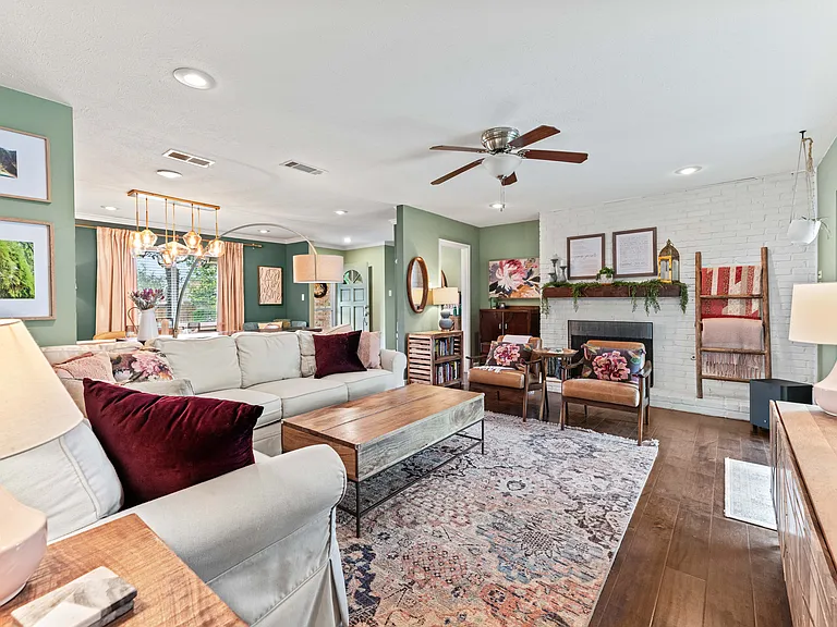 9854 Estate Ln — Photo 6
