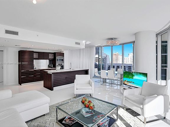 4th image of 200 Biscayne Blvd Way APT 3301
