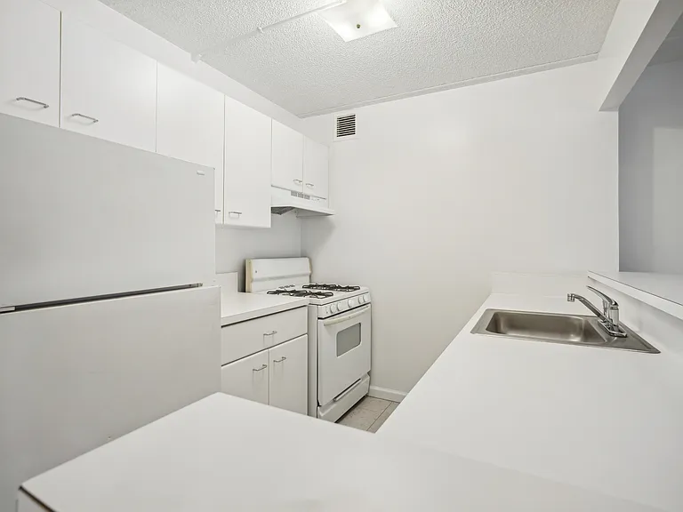 20-16 Seagirt Blvd #107 — Photo 9