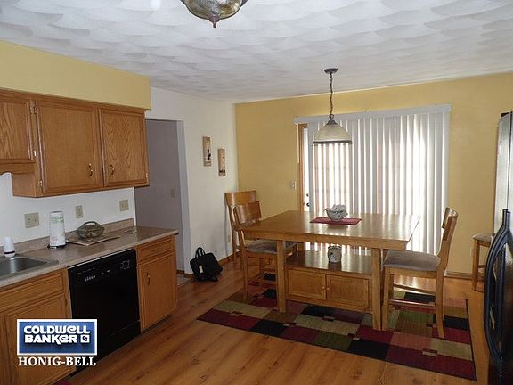 3rd image of 6863 Hartwig Dr