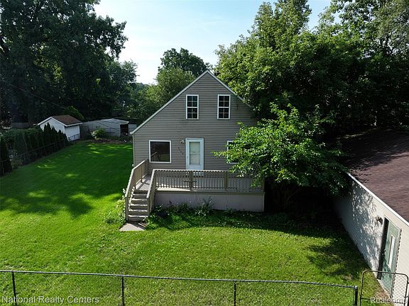4th image of 3148 Carr St