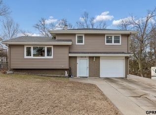 9515 Ames Ave, Omaha, NE 68134