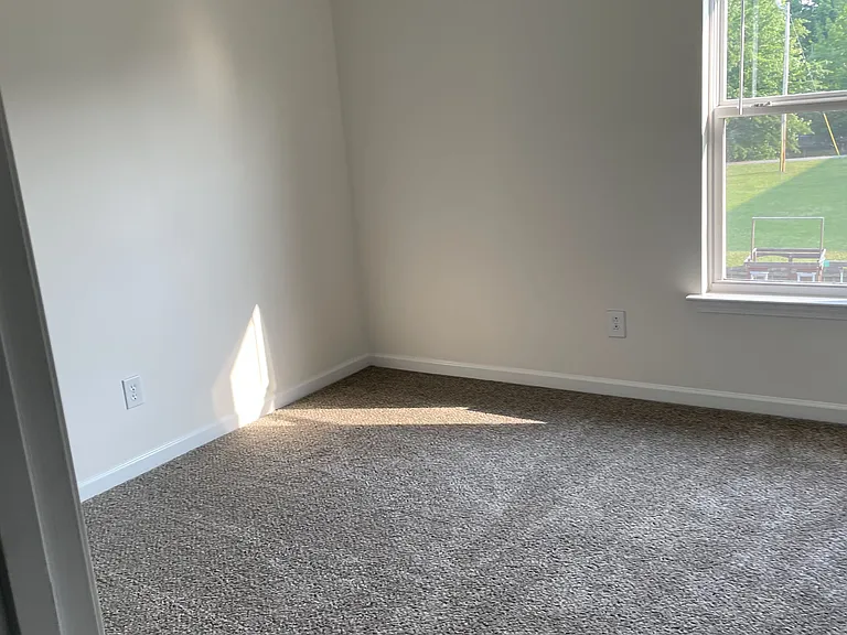 370 Charter Oak Ct — Photo 36