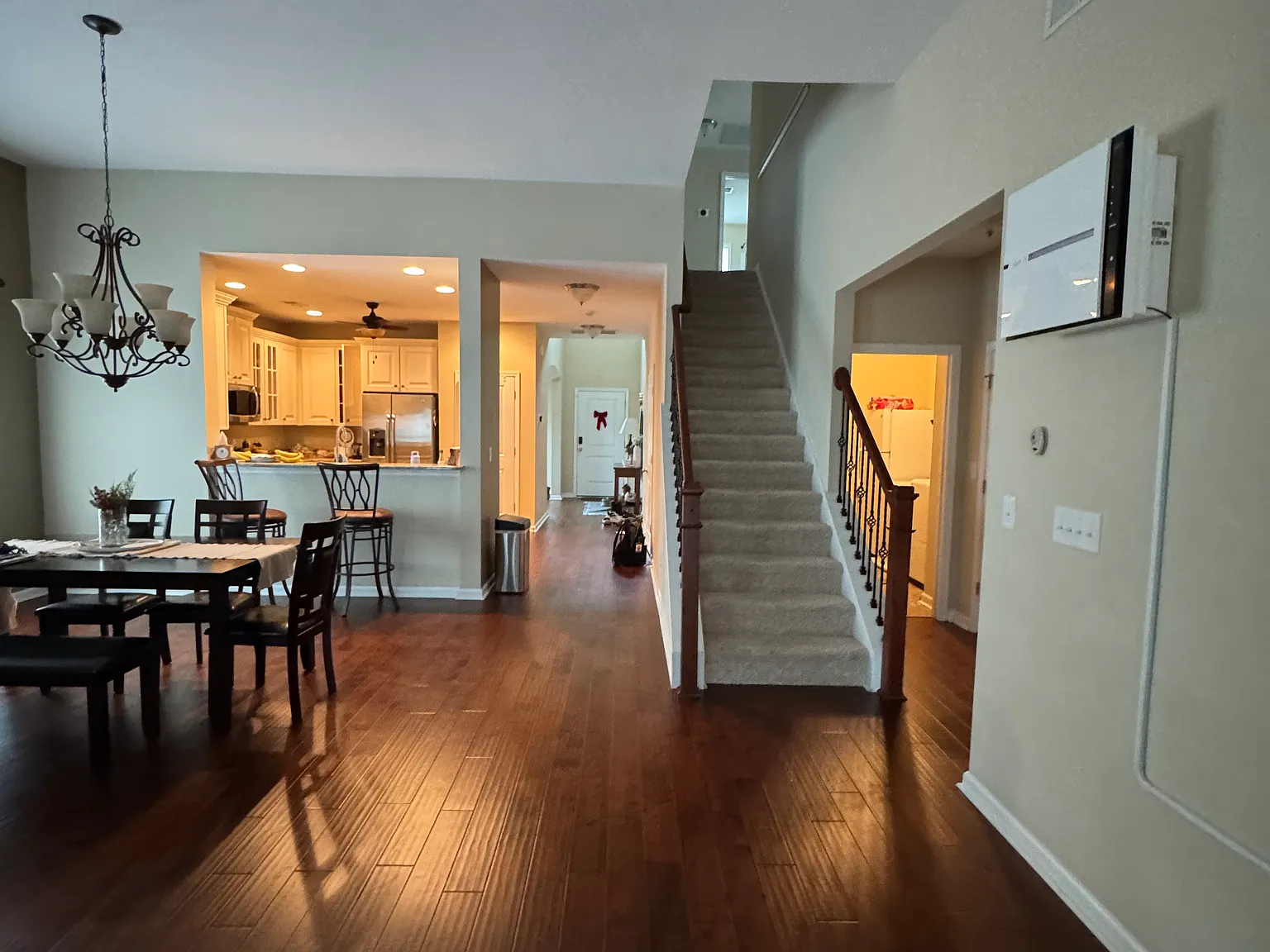 5 bed, 3.5 bath, 3220 sqft, $3,400 — Photo 2