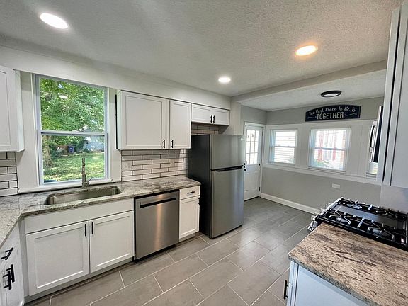 5th image of 321 W Park Ave