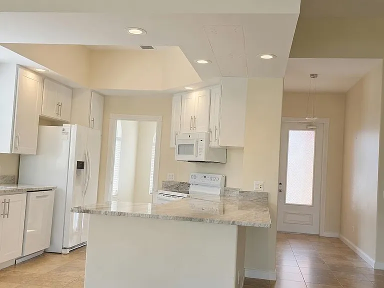 11547 SW Rockingham Dr — Photo 12