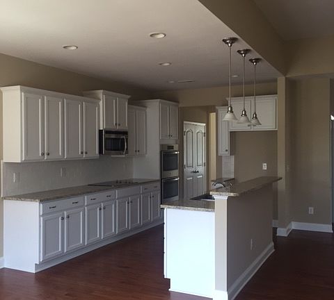 4th image of 700 Avalon Dr