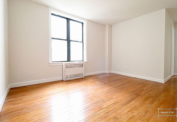 2nd image of 393 Hewes St APT 3A