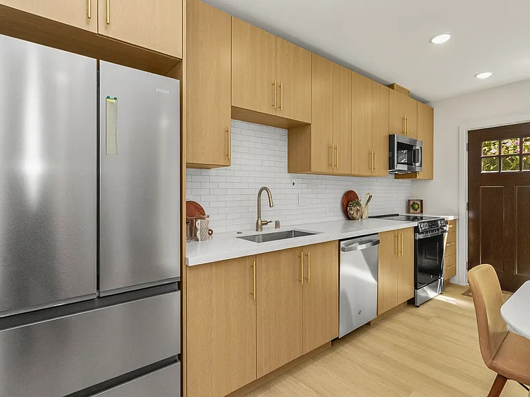 832 S Sullivan St — Photo 6
