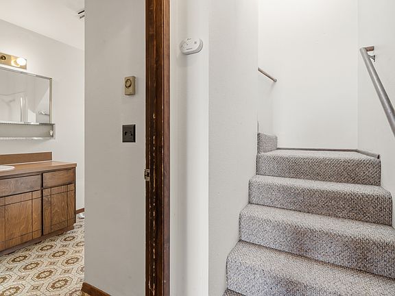 3rd image of 119 N 9th St