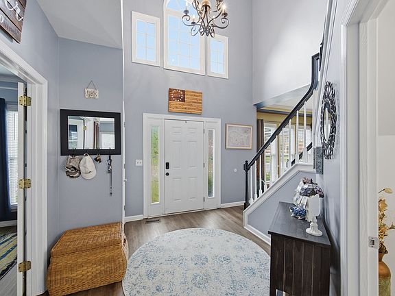 4th image of 1240 Buckingham Cir