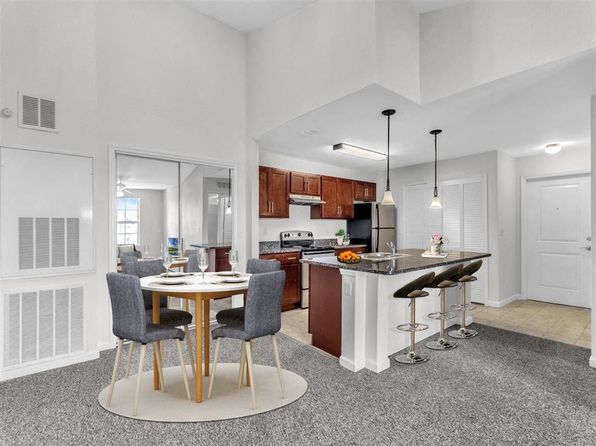 302 Parkland Cir #12-1203
