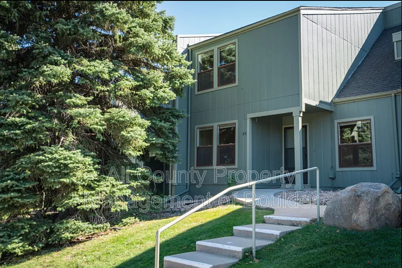 4 bed, 3.0 bath, 1800 sqft, $3,100 — Photo 1