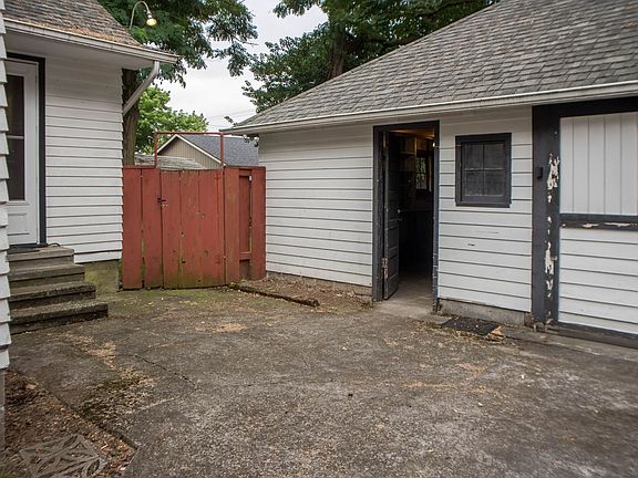 5th image of 914 Grace St