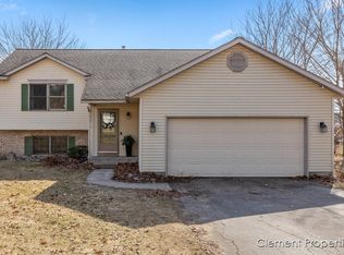 3256 Stoneridge Dr NE, Rockford, MI 49341